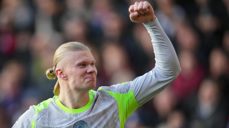 传记作者：莱万年少时常因身材自卑；他与渣叔的关系起初不好（传记作者称：莱万少年常为身材自卑，初期与克洛普关系紧张）