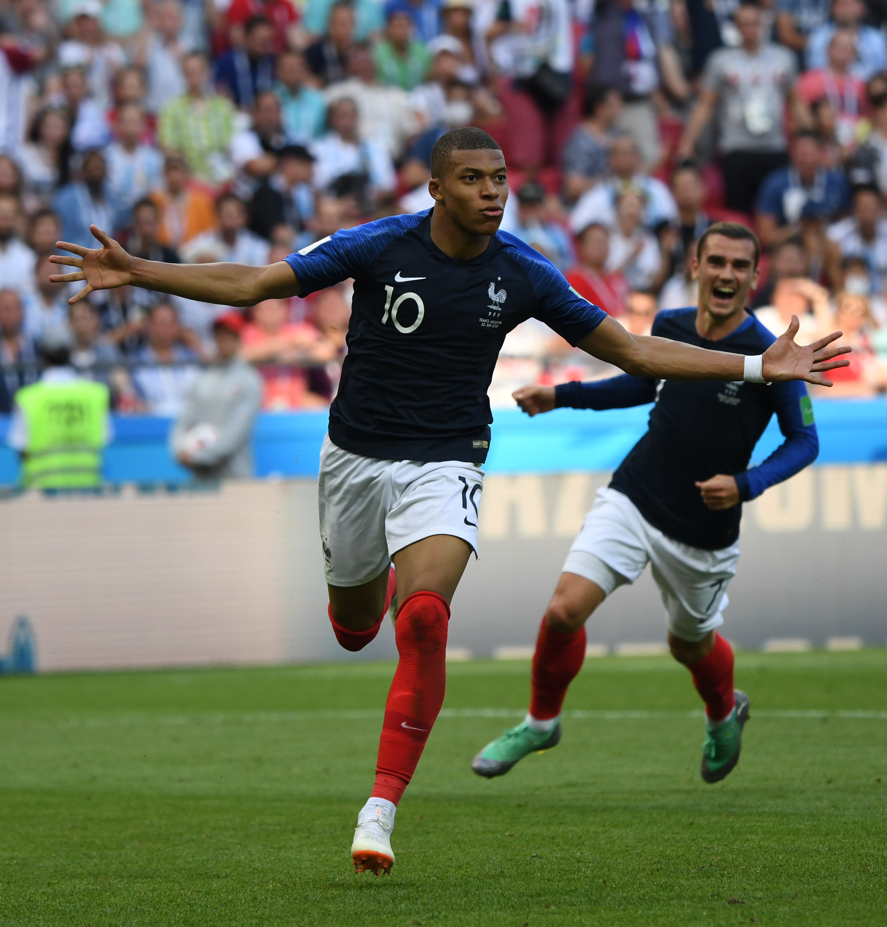 阿森纳球员分享布鲁日米兰旅行省钱妙招（阿森纳球员传授布鲁日与米兰旅行省钱秘籍）