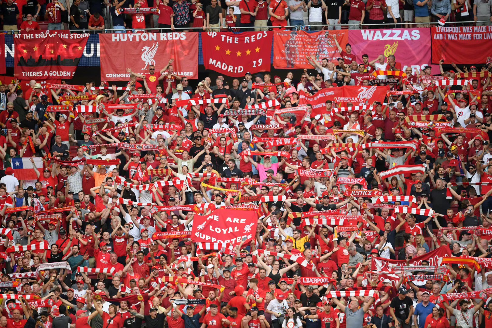 埃斯特旺经纪人：我们连续4年和巴萨谈转会，但对方财政困难（埃斯特旺经纪人：与巴萨谈转会已四年仍无果，因其财政拮据）