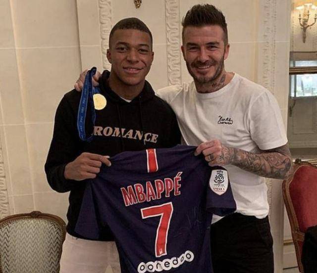 裁判判罚引发球迷不满（判罚争议点燃球迷不满）