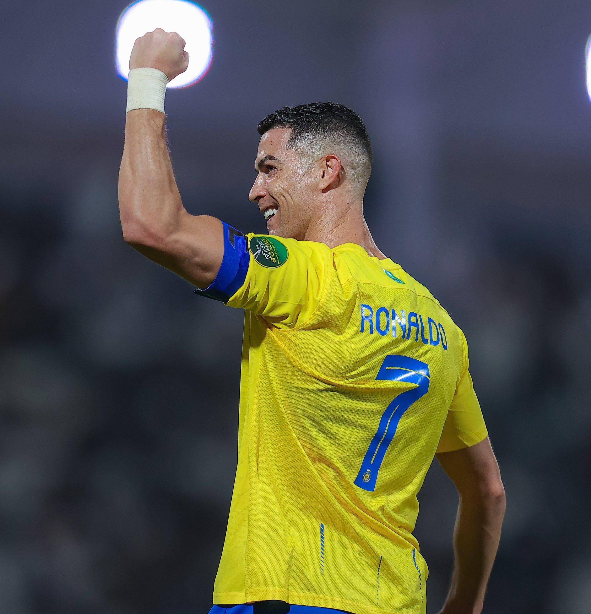 足球亚洲最佳球员候选名单公布，国脚成功入围（亚洲最佳球员候选出炉，国脚榜上有名）