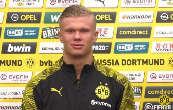 离40+三双仅差1板！拉拉维亚社媒调侃东契奇：你再抢个板啊（东契奇距40+三双只差1板！拉拉维亚社媒打趣：再抢一个啊）