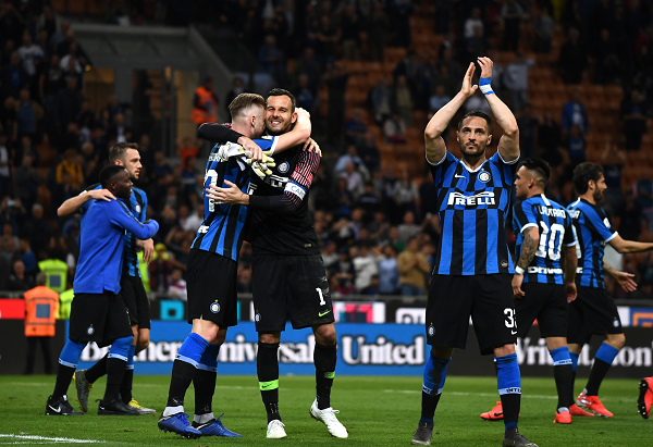 湖人浓眉哥篮下统治力助球队获胜（浓眉内线统治带领湖人取胜）