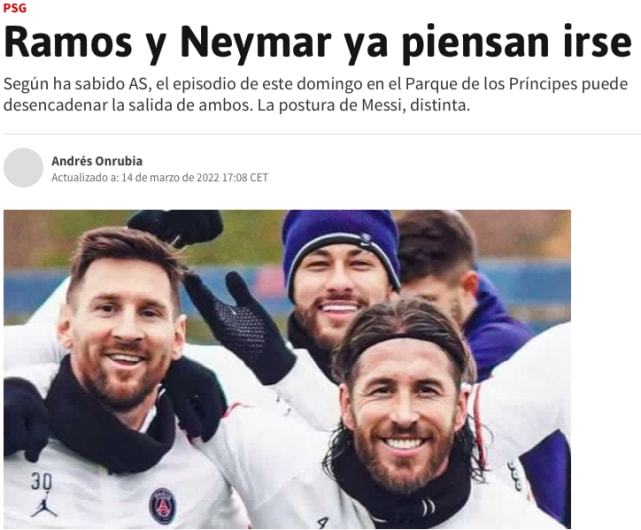 球员倒地救球拼劲十足（球员飞身倒地奋力救球）