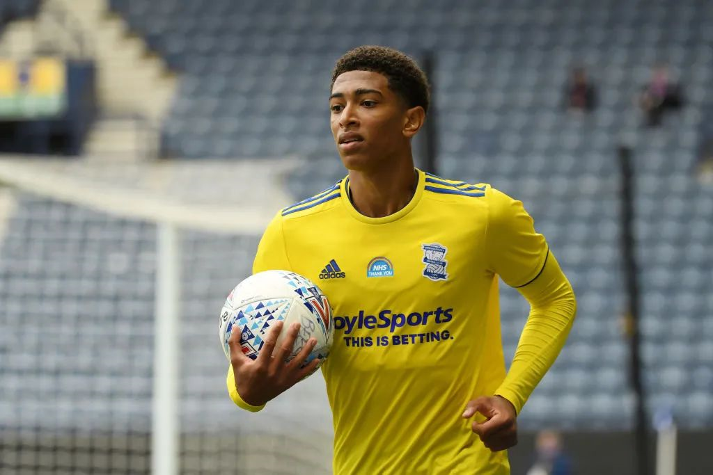 弗里克谈巴萨伤病危机，18岁库巴西创西甲传球纪录