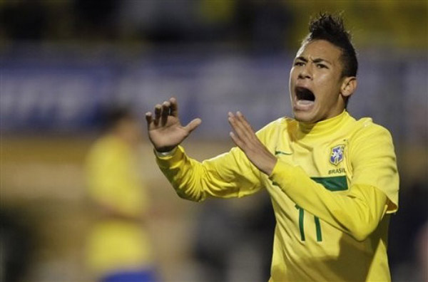 汉密尔顿：最喜欢内马尔和维尼修斯；欣赏梅西的技术（汉密尔顿：钟爱内马尔与维尼修斯，赞赏梅西技术）