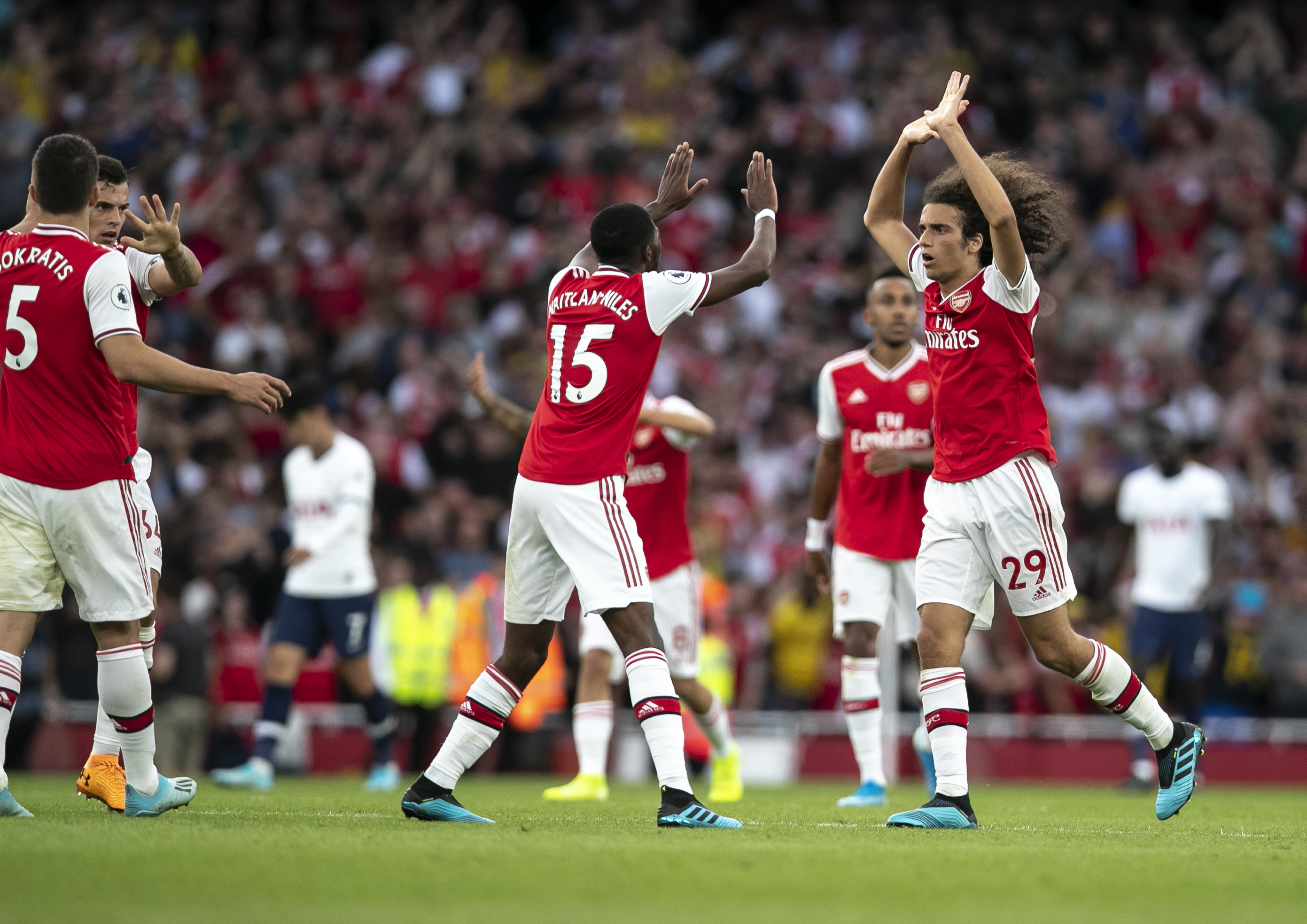 5场2球1助，迪巴拉当选罗马10月最佳球员（5战2球1助，迪巴拉获评罗马十月最佳球员）