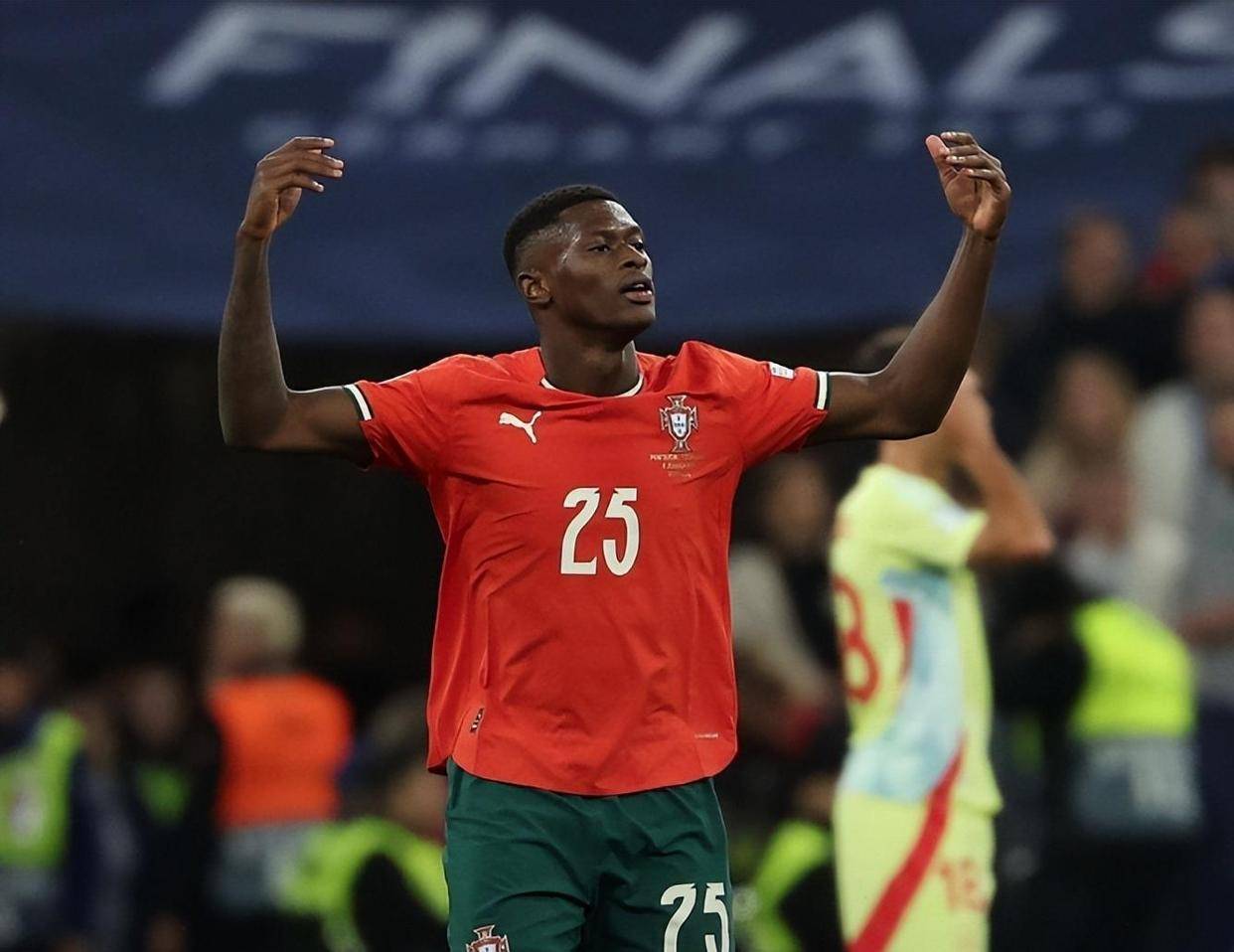 杜兰特连续得分，全队士气高涨（杜兰特连连得手，球队士气飙升）