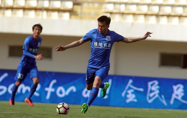 卡尔：我一直在提高右脚技术，能在17岁欧冠进球意义重大（卡尔：右脚能力持续精进，17岁欧冠破门意义非凡）