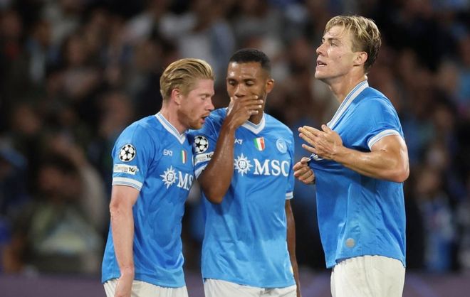 意乙巴里队客场0-5惨败，在返程航班上球迷与球员发生冲突（意乙巴里客场0比5大败，返程航班上球迷与球员爆发冲突）