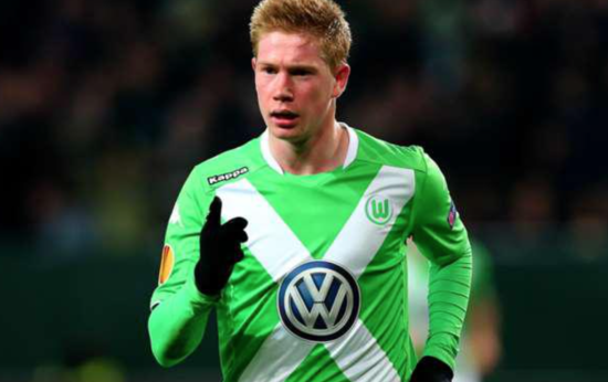 吉鲁帽子戏法助阿森纳3-0胜奥林匹亚科斯晋级欧冠16强（吉鲁戴帽，阿森纳3-0击败奥林匹亚科斯，挺进欧冠16强）