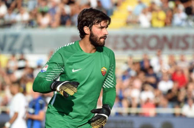 一日英超动向：曼联利物浦难兄难弟，阿森纳领跑态势不可阻挡（英超今日观察：曼联与利物浦同陷低迷，阿森纳强势领跑难以撼动）