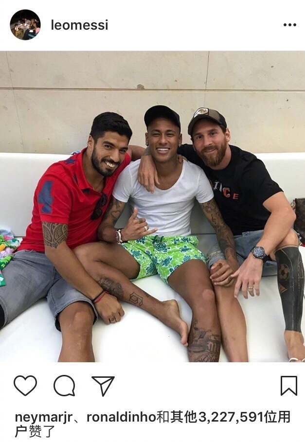 博涅克：莱万是过去二三十年里世界上最好的九号球员（博涅克：莱万是近二三十年来足坛最出色的中锋）